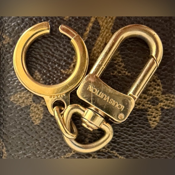 👑✅PRICE FIRM✅NO OFFERS👑AUTHENTIC Louis Vuitton Anneau Key Cles Gold Holder - Picture 9 of 13